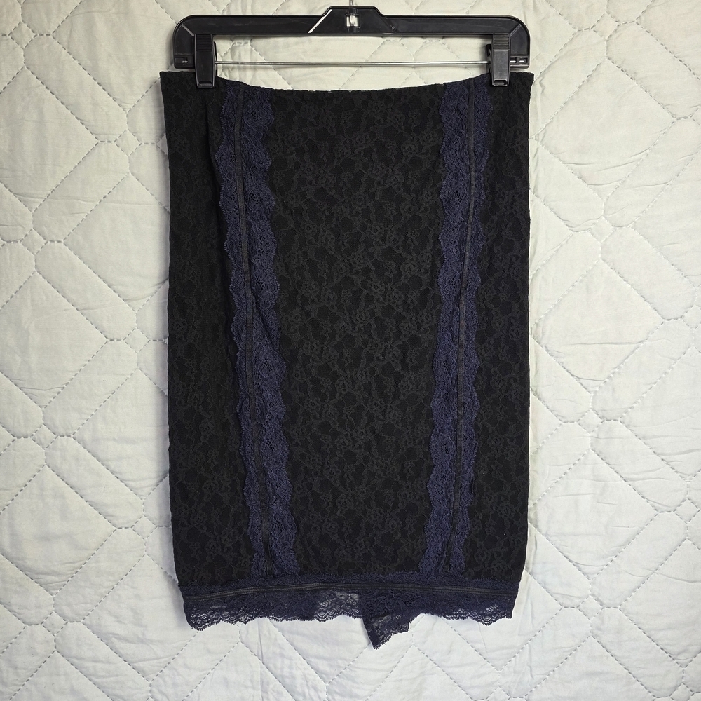 Victoria's Secret Shaping Slip with Lace pencil Skirt 
Sz S